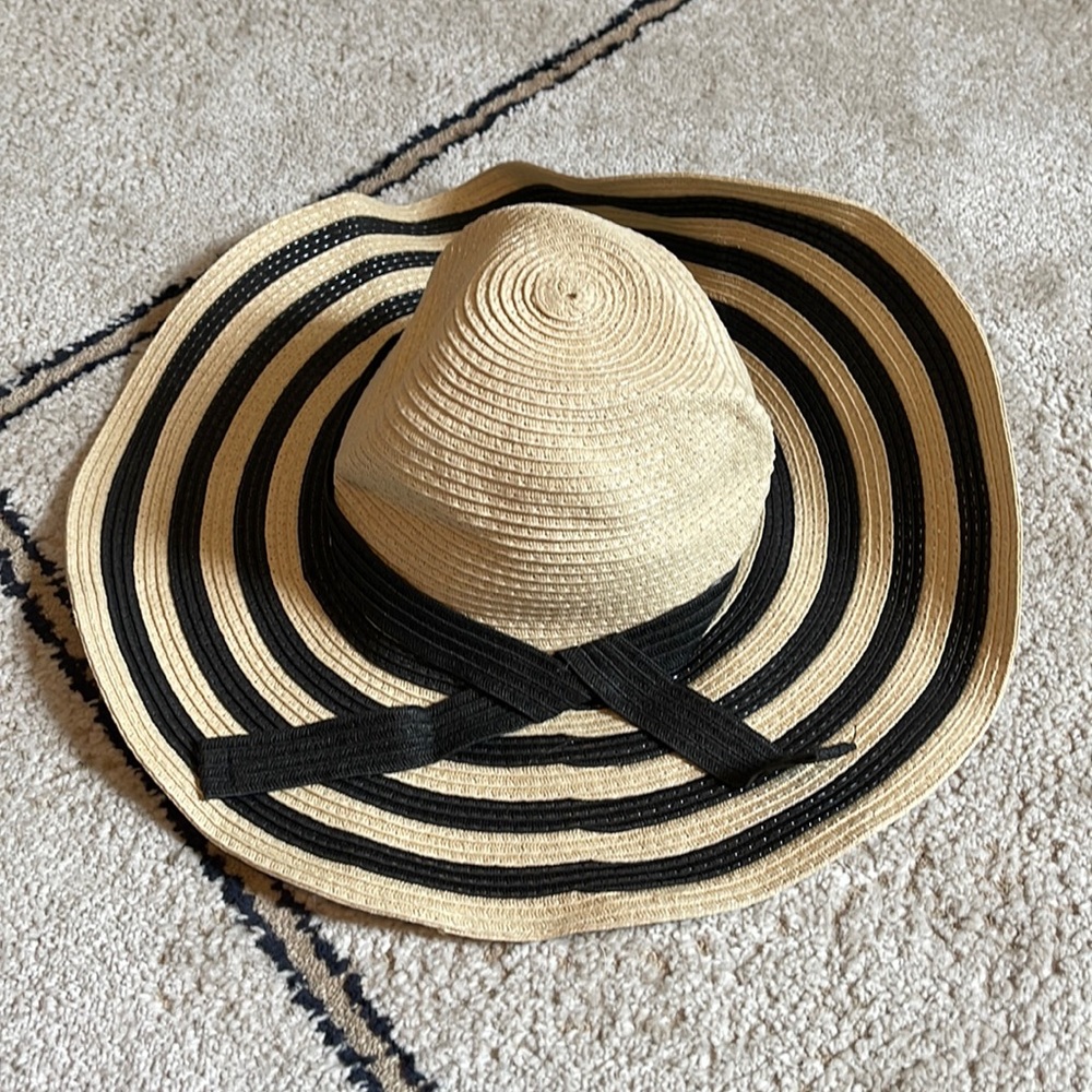 Black & Cream Sun Hat | Used Good Condition